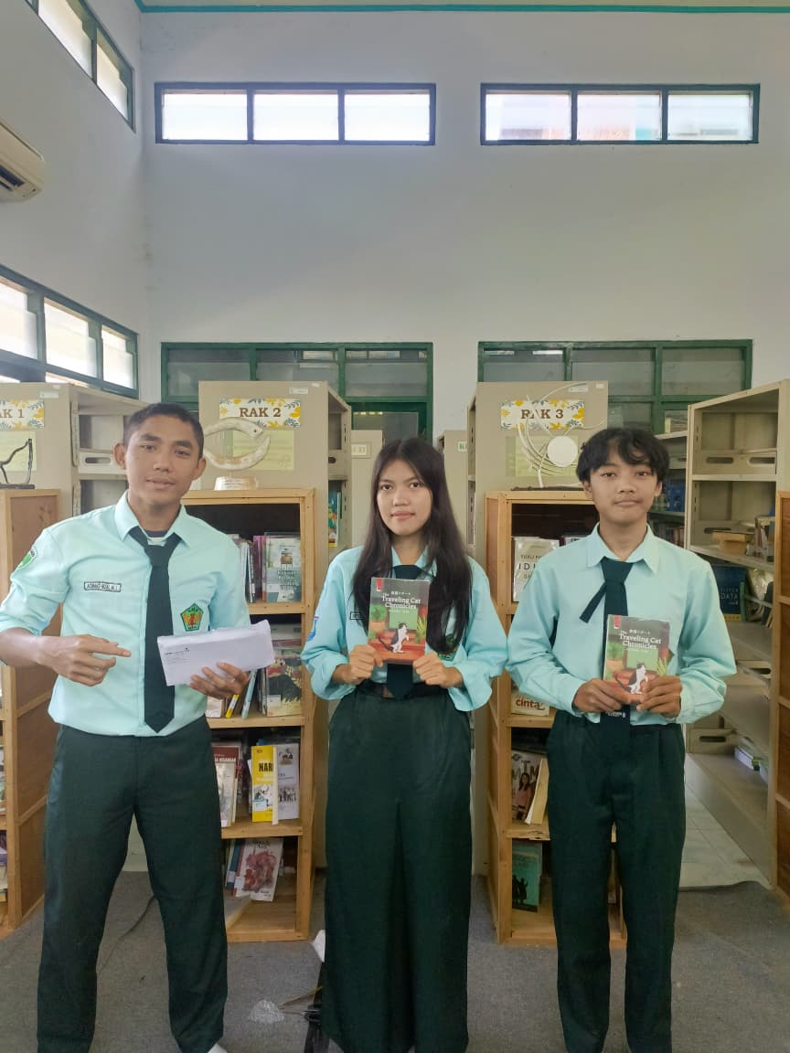 Anggota KIR di perpustakaan